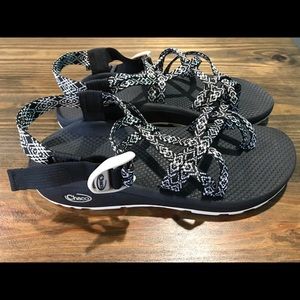 Chaco ZCloud Black & White USA size 10 Sandals